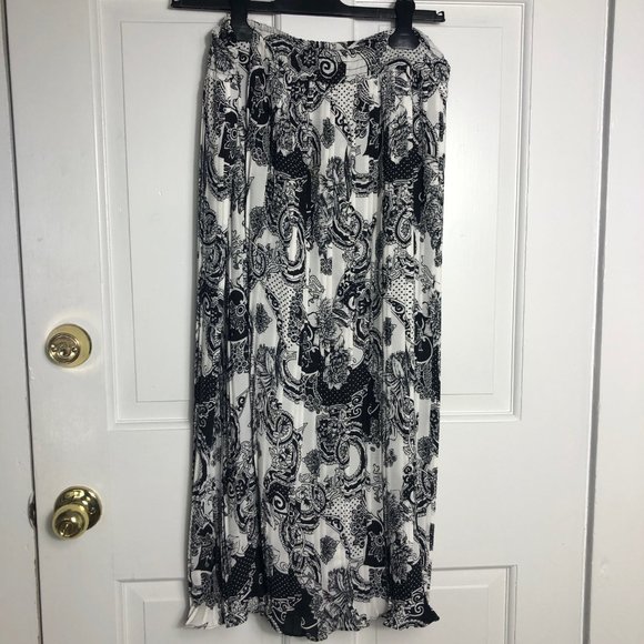 Diane Freis Women's Black and White Print Two-Piece Set - Picture 10 of 11